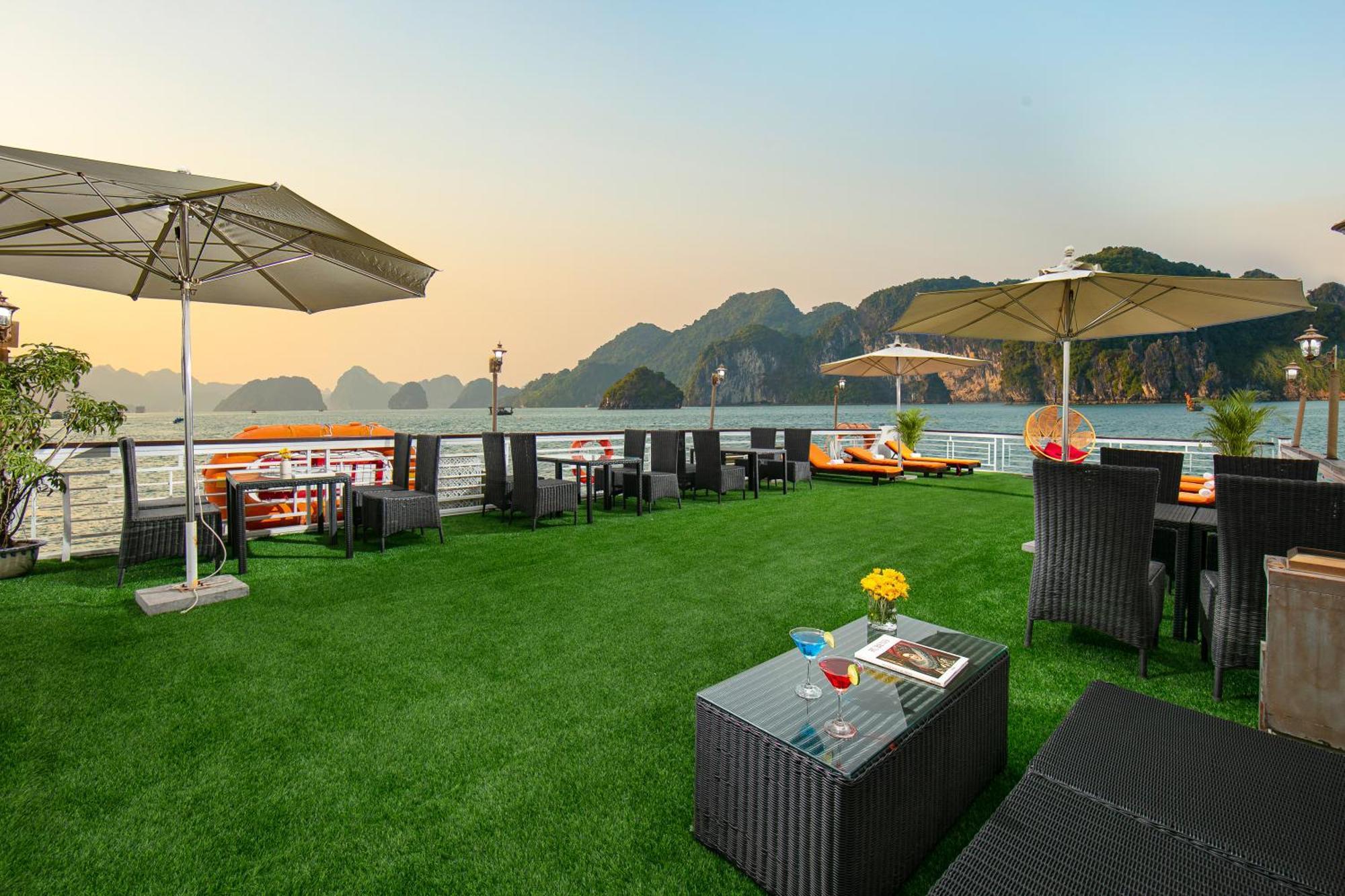 Hotel Fantasea Imperial Cruise Ha Long Exterior foto