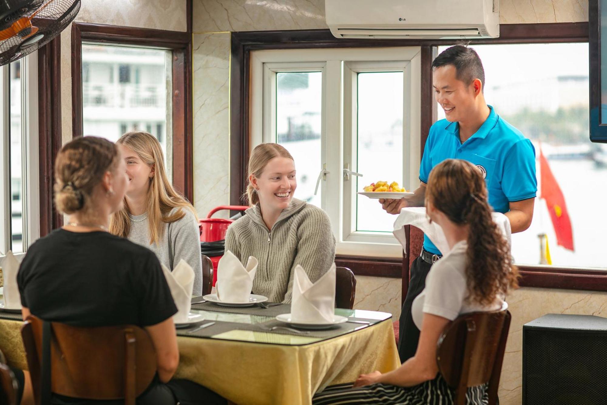 Hotel Fantasea Imperial Cruise Ha Long Exterior foto