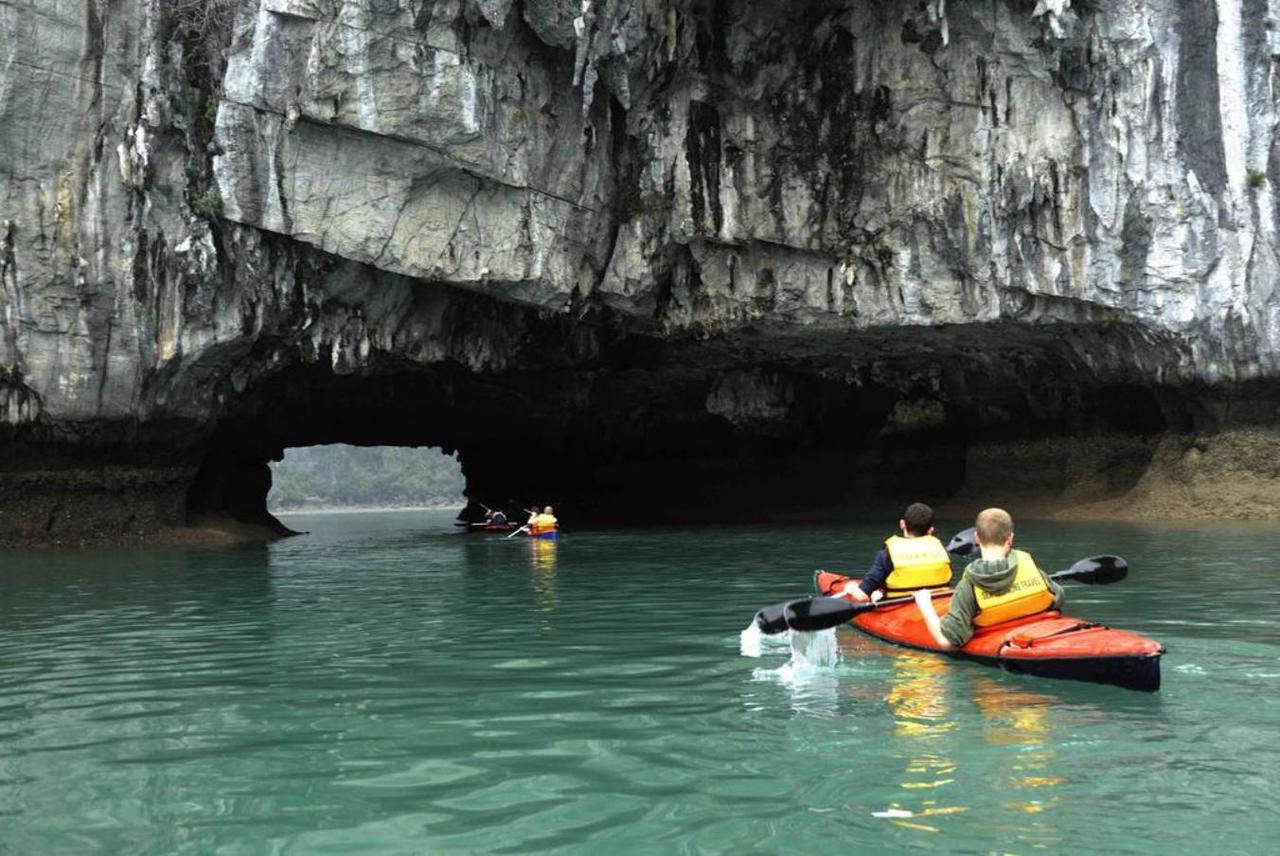 Hotel Fantasea Imperial Cruise Ha Long Exterior foto